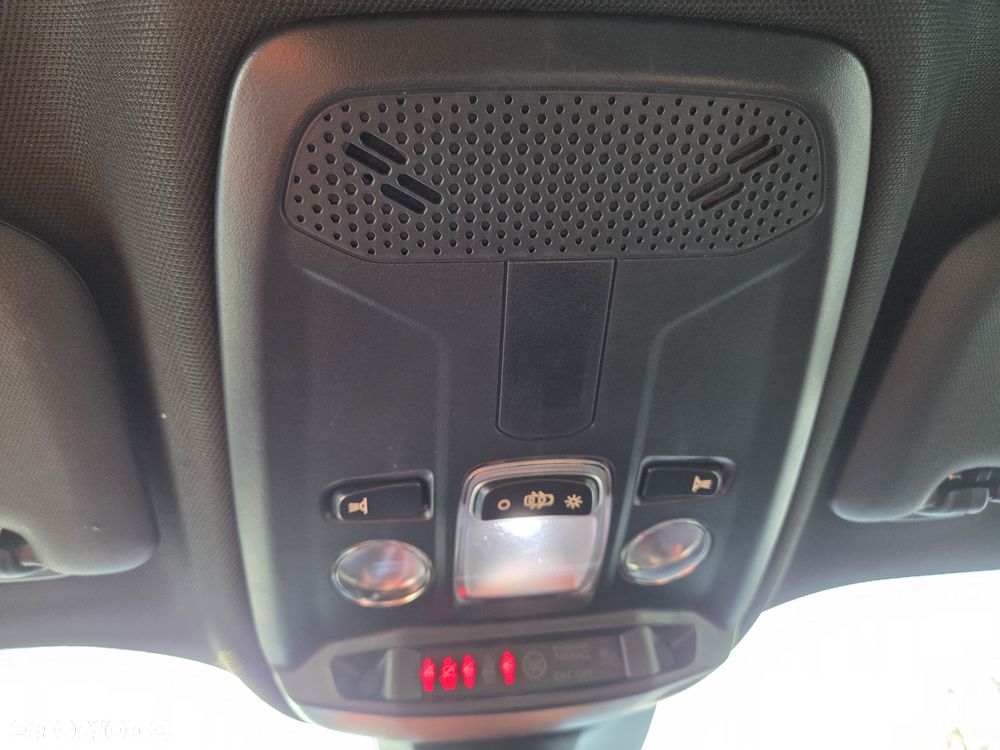 Peugeot 2008 1.2 Pure Tech GPF Allure S&S EAT6 - 27