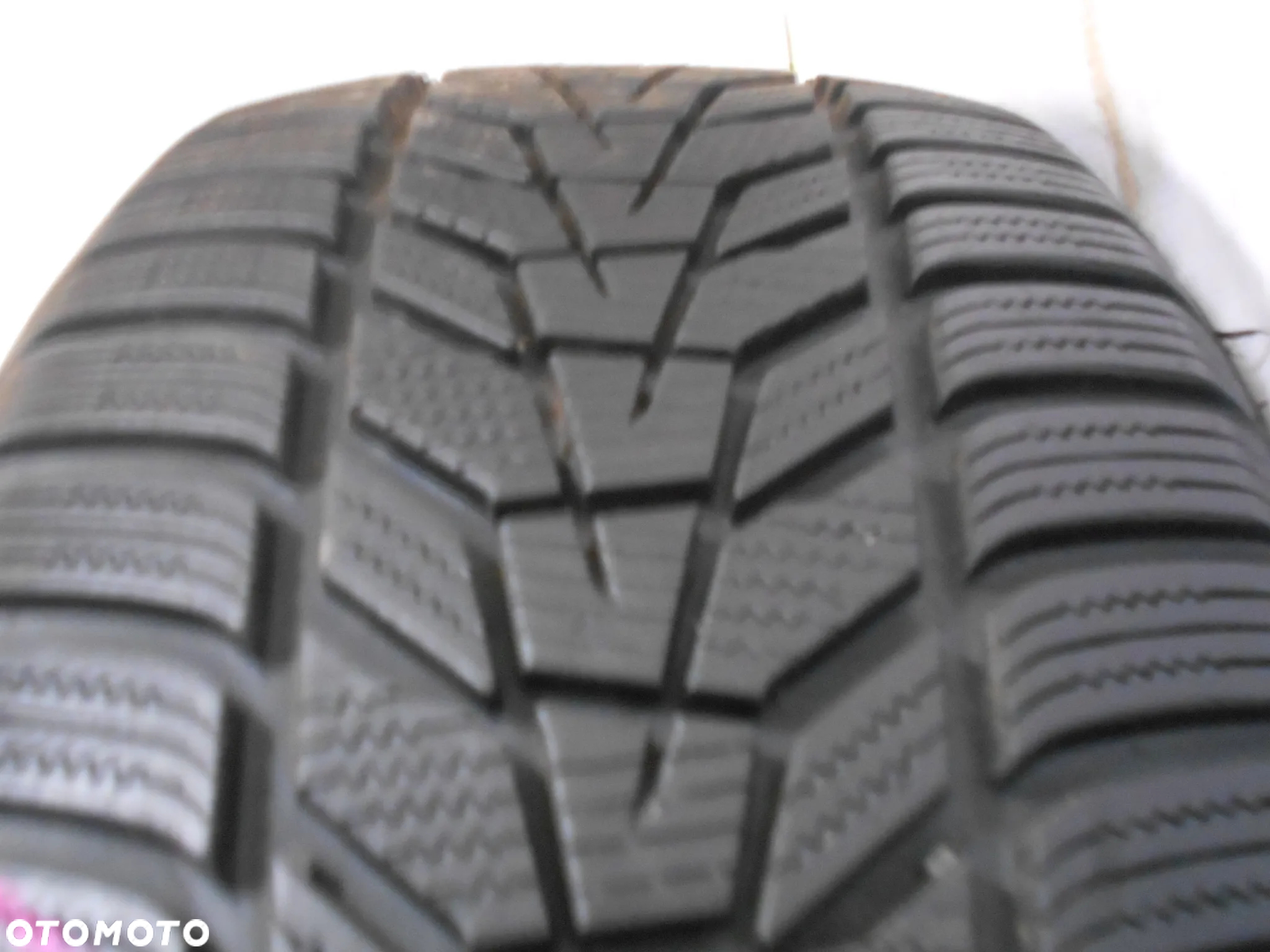 OPONA POJEDYNKA 235/55R 18 HANKOOK WINTER I'CEPT EVO3 X DOT 1724 7.7MM - 2