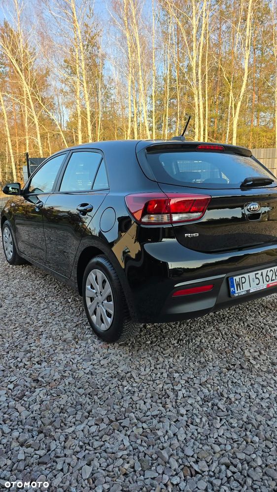 Kia Rio 1.2 L - 4