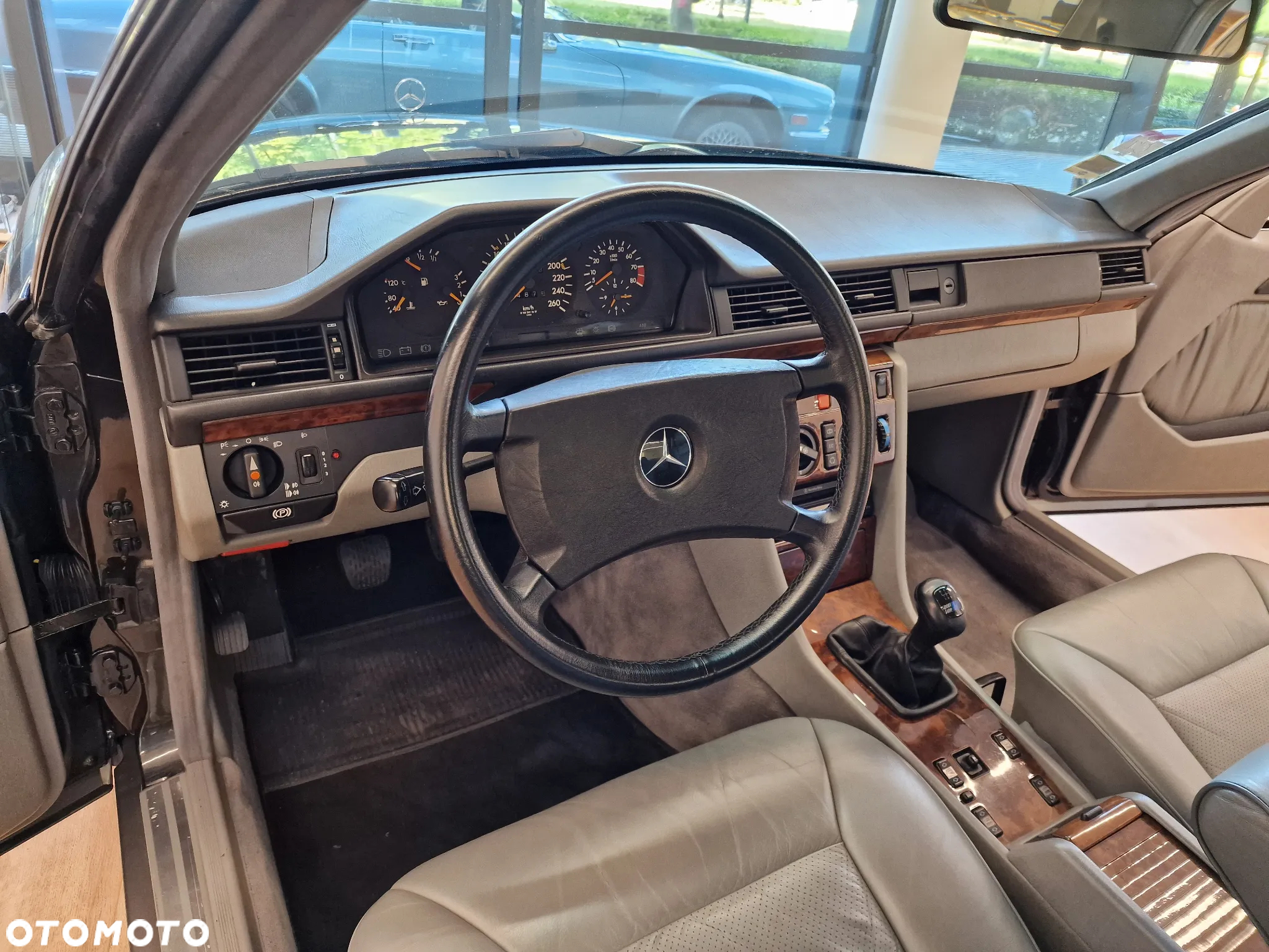 Mercedes-Benz W124 (1984-1993) - 29