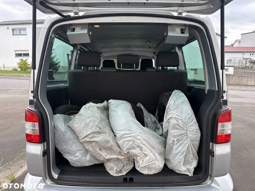 Volkswagen Multivan - 25