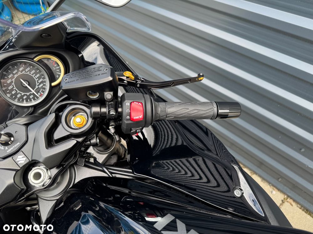 Suzuki GSX - 12