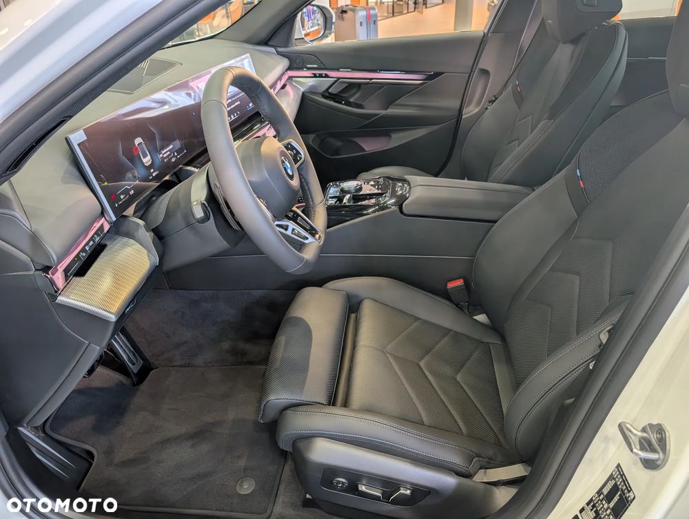 BMW Seria 5 520d xDrive mHEV M Sport - 10