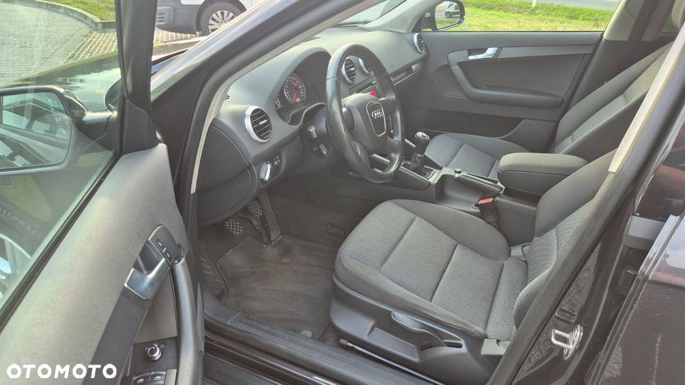 Audi A3 Sportback 1.6 TDI Ambiente - 10