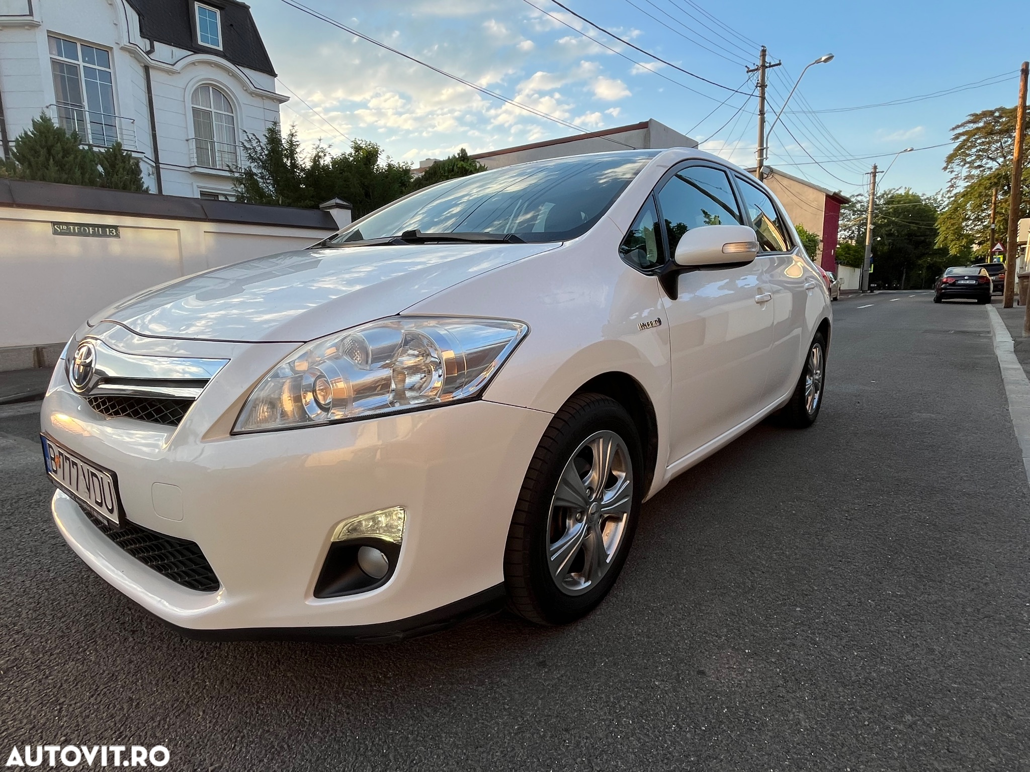 Toyota Auris 1.8 L VVT-i HSD Sol - 7