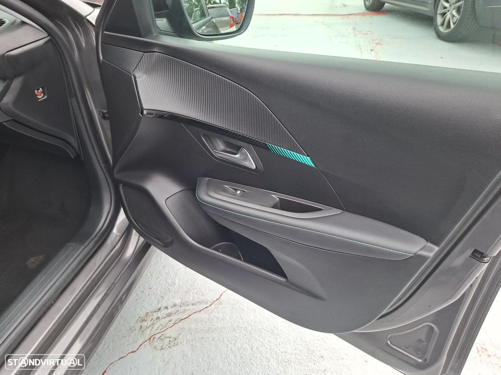 Peugeot 208 PureTech 130 EAT8 Allure - 22