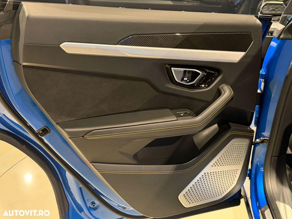 Lamborghini URUS - 32