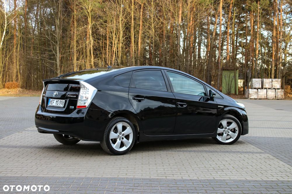 Toyota Prius (Hybrid) Executive - 14