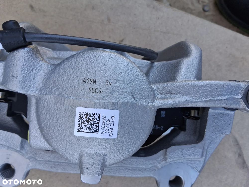 zacisk hamulca prawy lewy przod porsche macan 95c615105 - 4