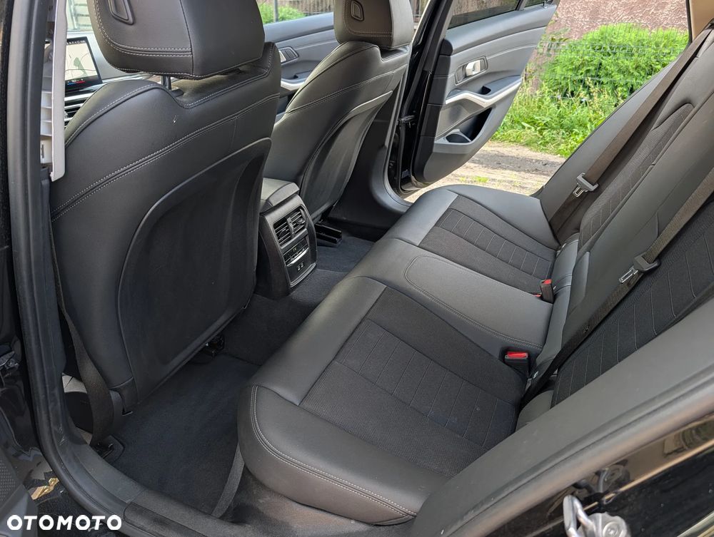 BMW Seria 3 318i Luxury Line - 18