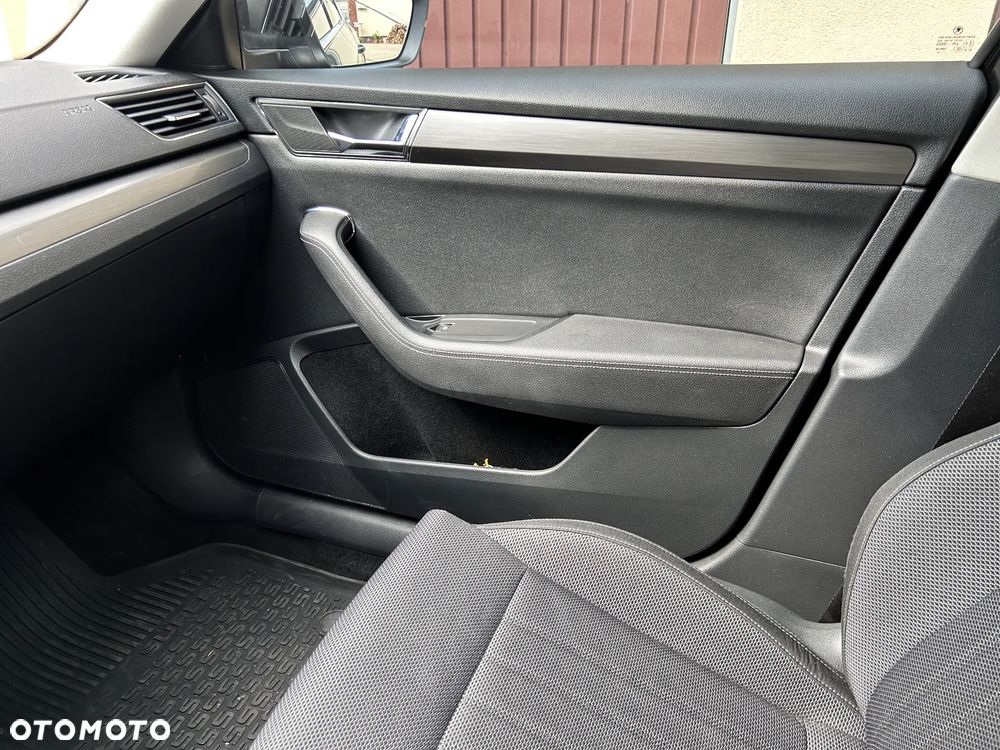Skoda Superb 2.0 TSI Ambition DSG - 17