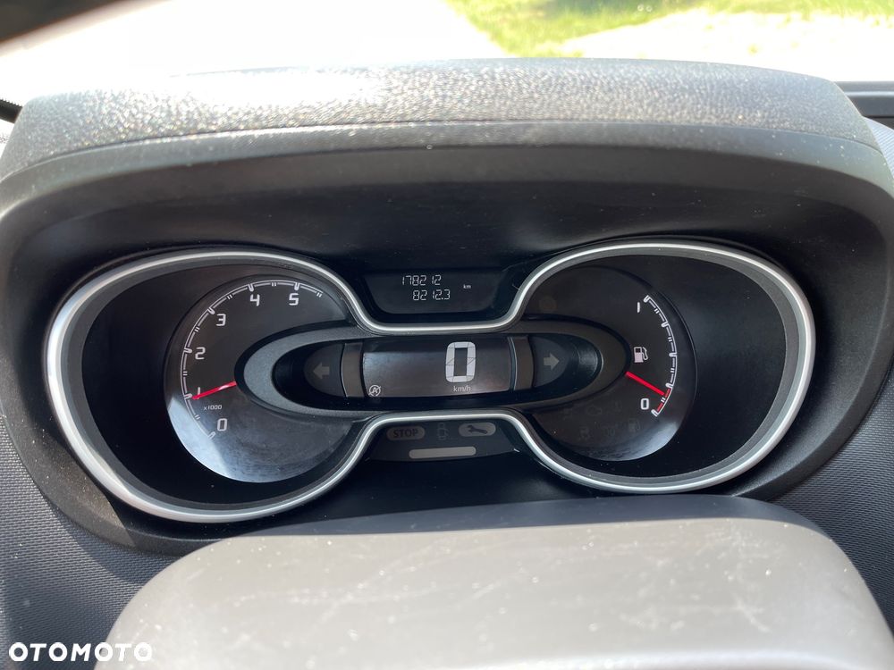Renault Trafic - 16