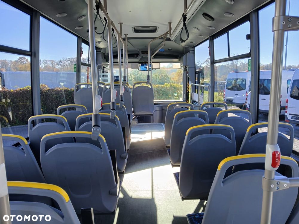 Isuzu Novo City midi - 11