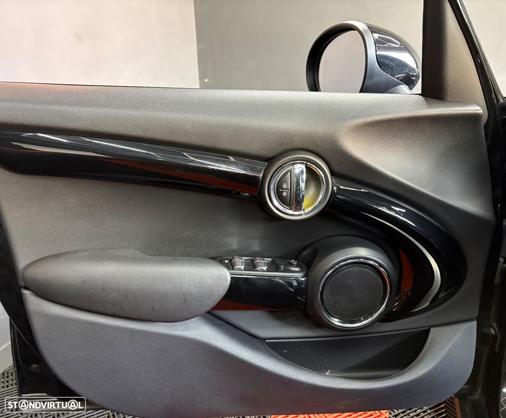 MINI 5 Portas Cooper D Aut. - 32