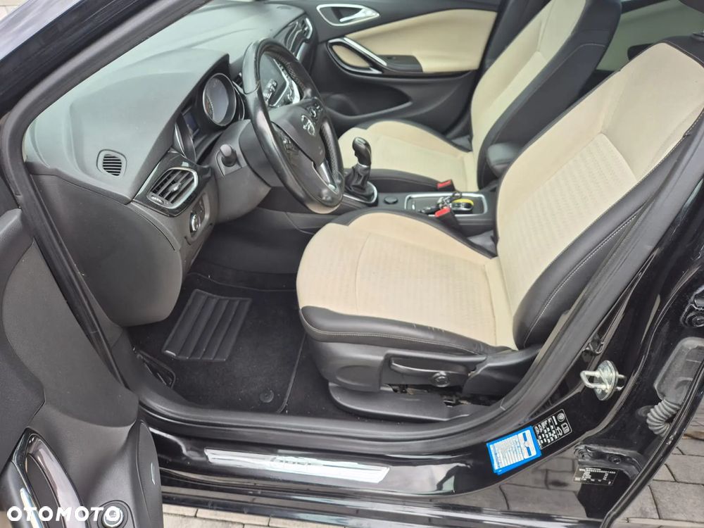 Opel Astra 1.6 BiTurbo D (CDTI) Start/Stop Dynamic - 11