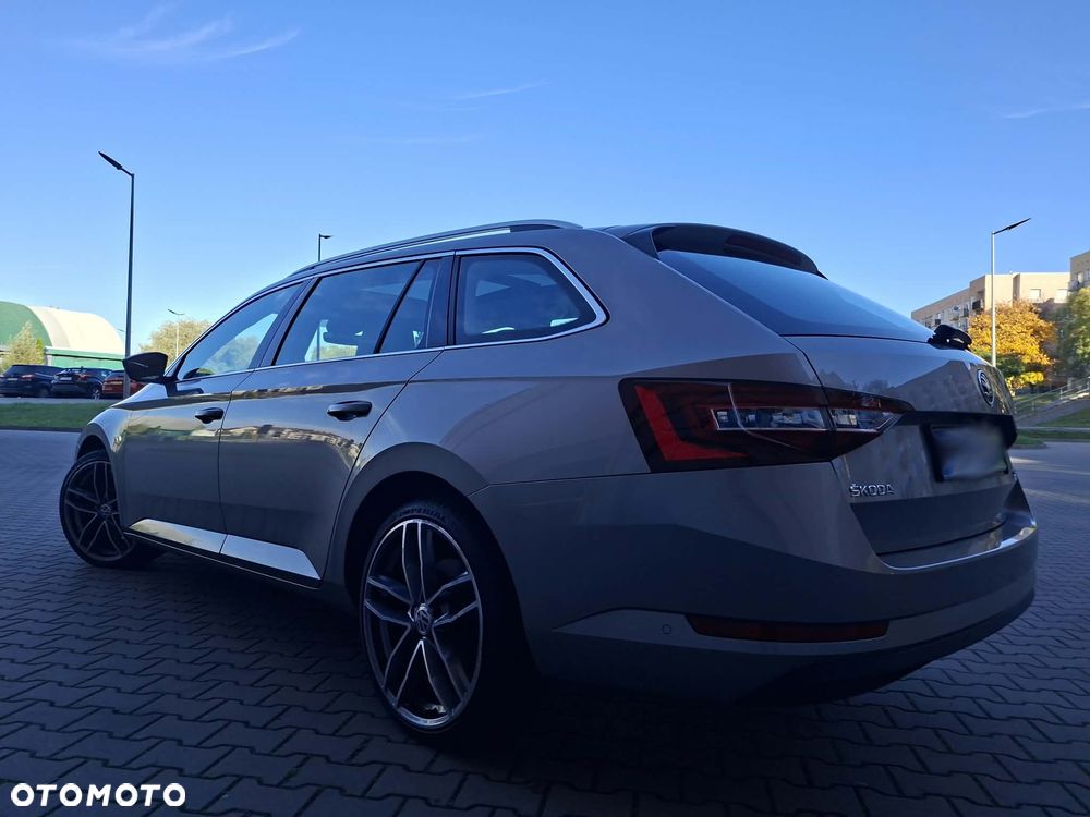 Skoda Superb 2.0 TDI Style DSG - 6