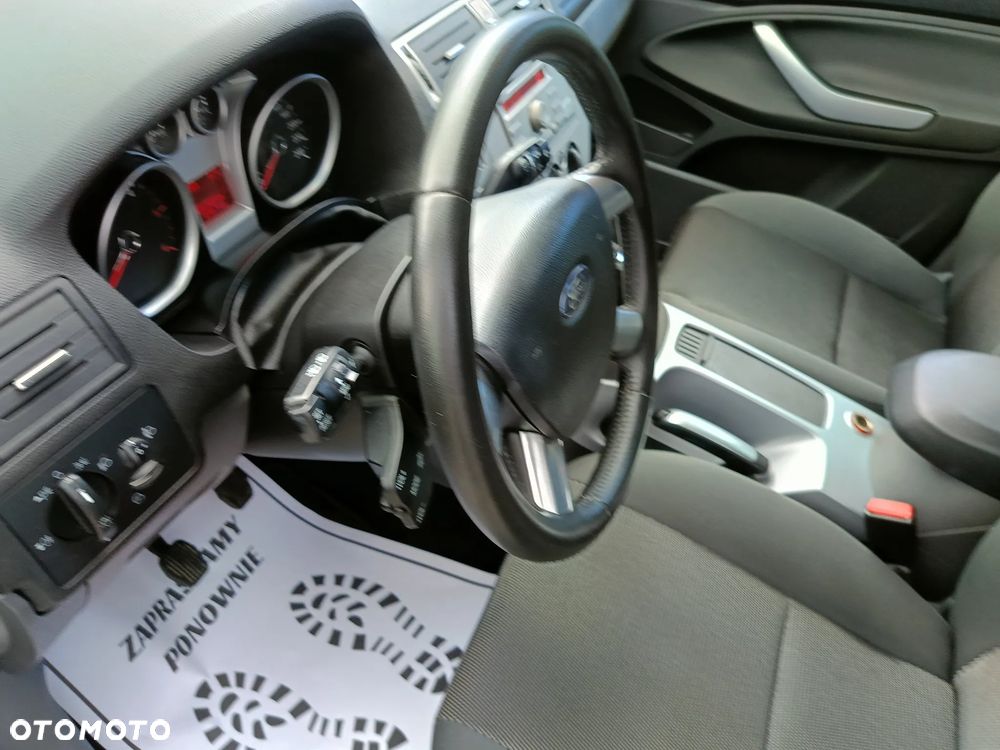 Ford Kuga 2.0 TDCi 2x4 Trend - 24