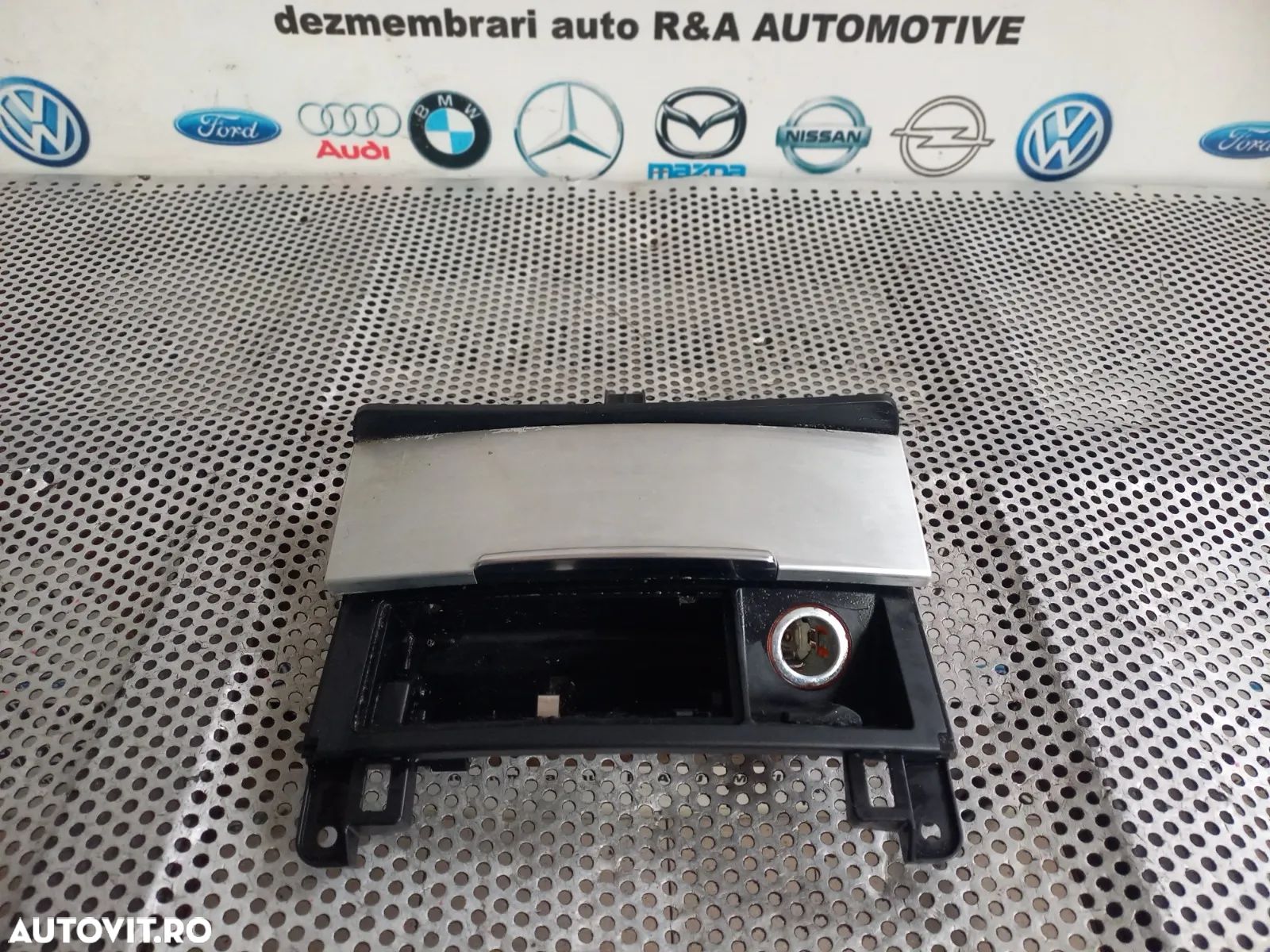 Scrumiera Audi Q7 4L An 2005-2006-2007-2008-2009-2010-2011-2012 - Dezmembrari Arad - 1