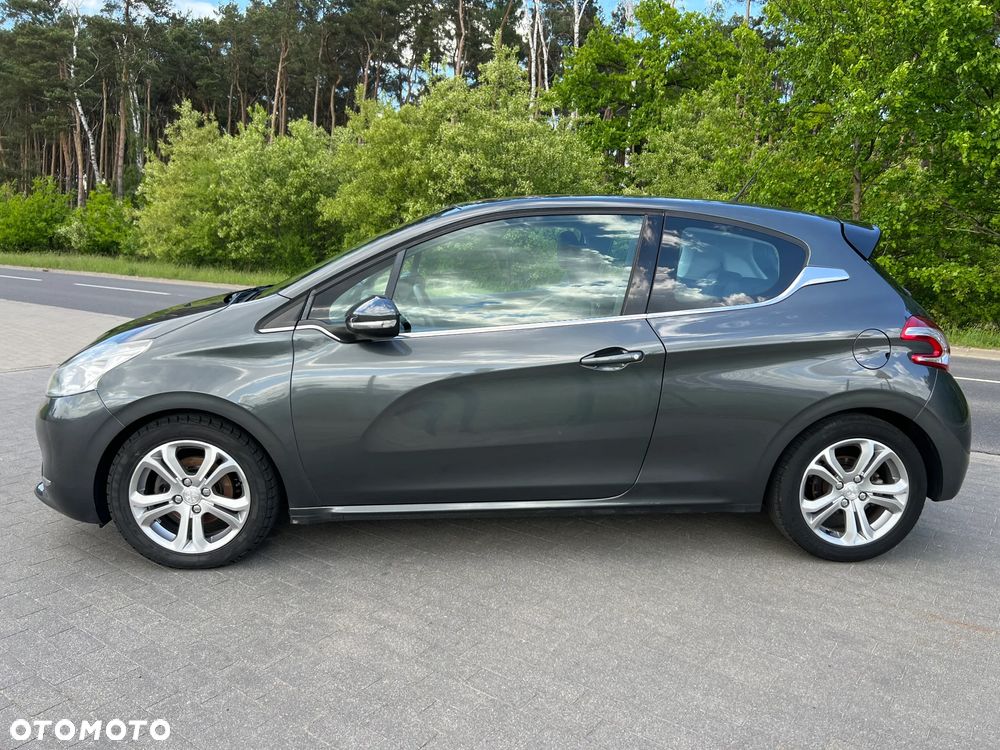 Peugeot 208 - 5