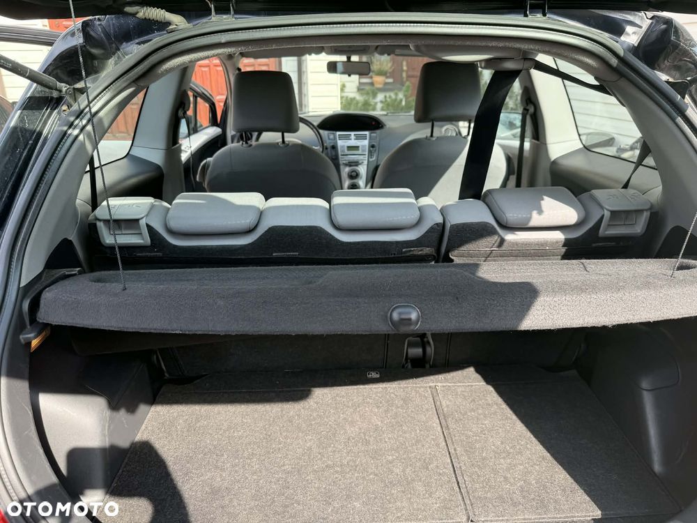 Toyota Yaris - 12