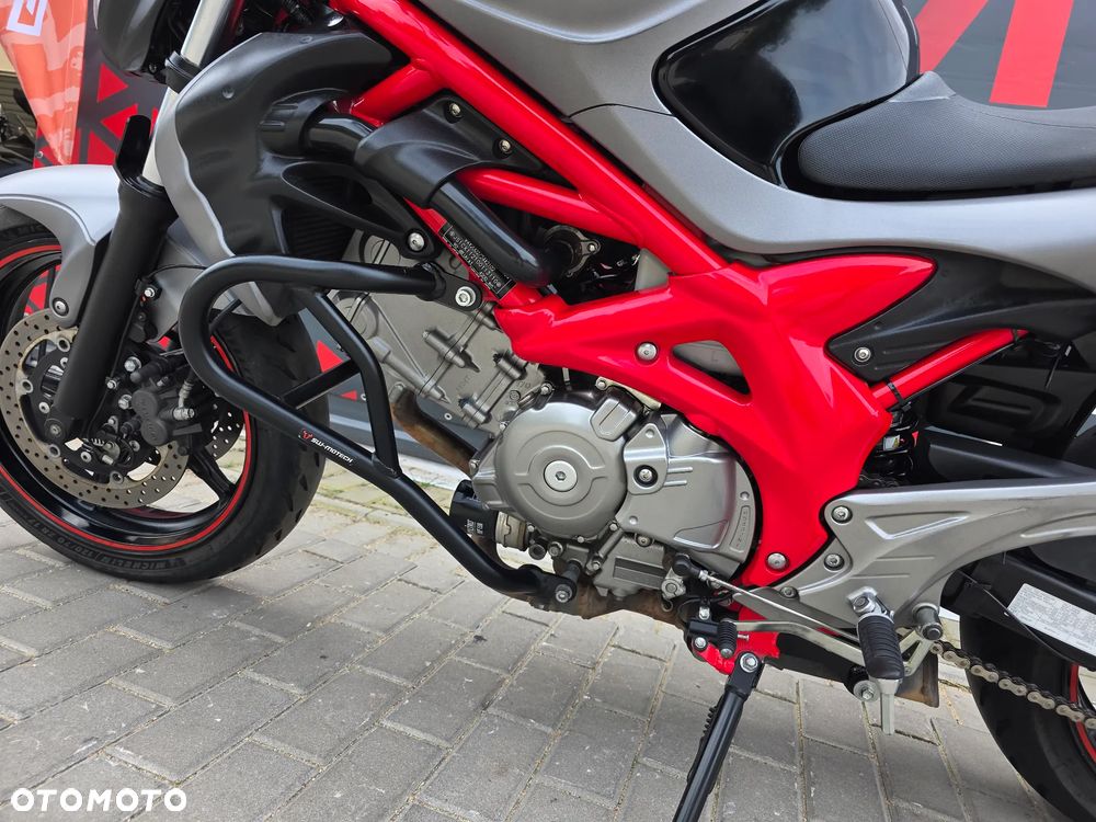 Suzuki Gladius - 11
