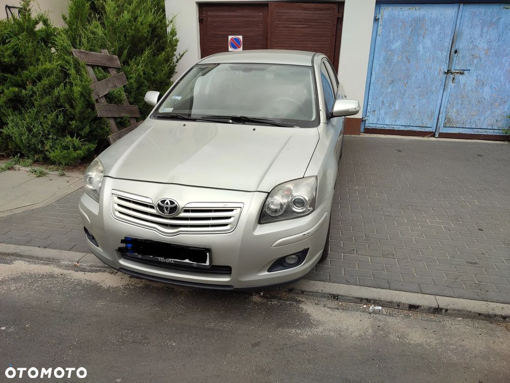 Toyota Avensis 1.8 VVT-i Sol - 2
