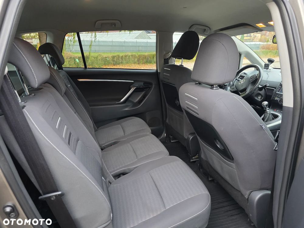 Toyota Verso 1.8 Premium - 18