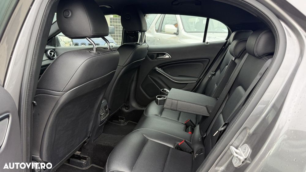 Mercedes-Benz GLA - 9
