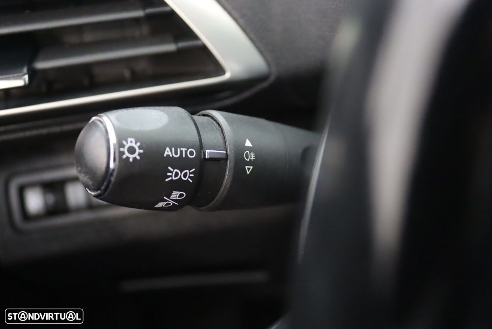 Peugeot 5008 1.2 PureTech Allure Pack EAT8 - 19