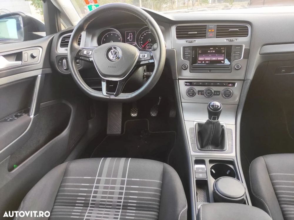 Volkswagen Golf - 6