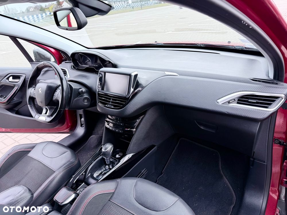 Peugeot 2008 1.2 Pure Tech Allure S&S EAT6 - 11