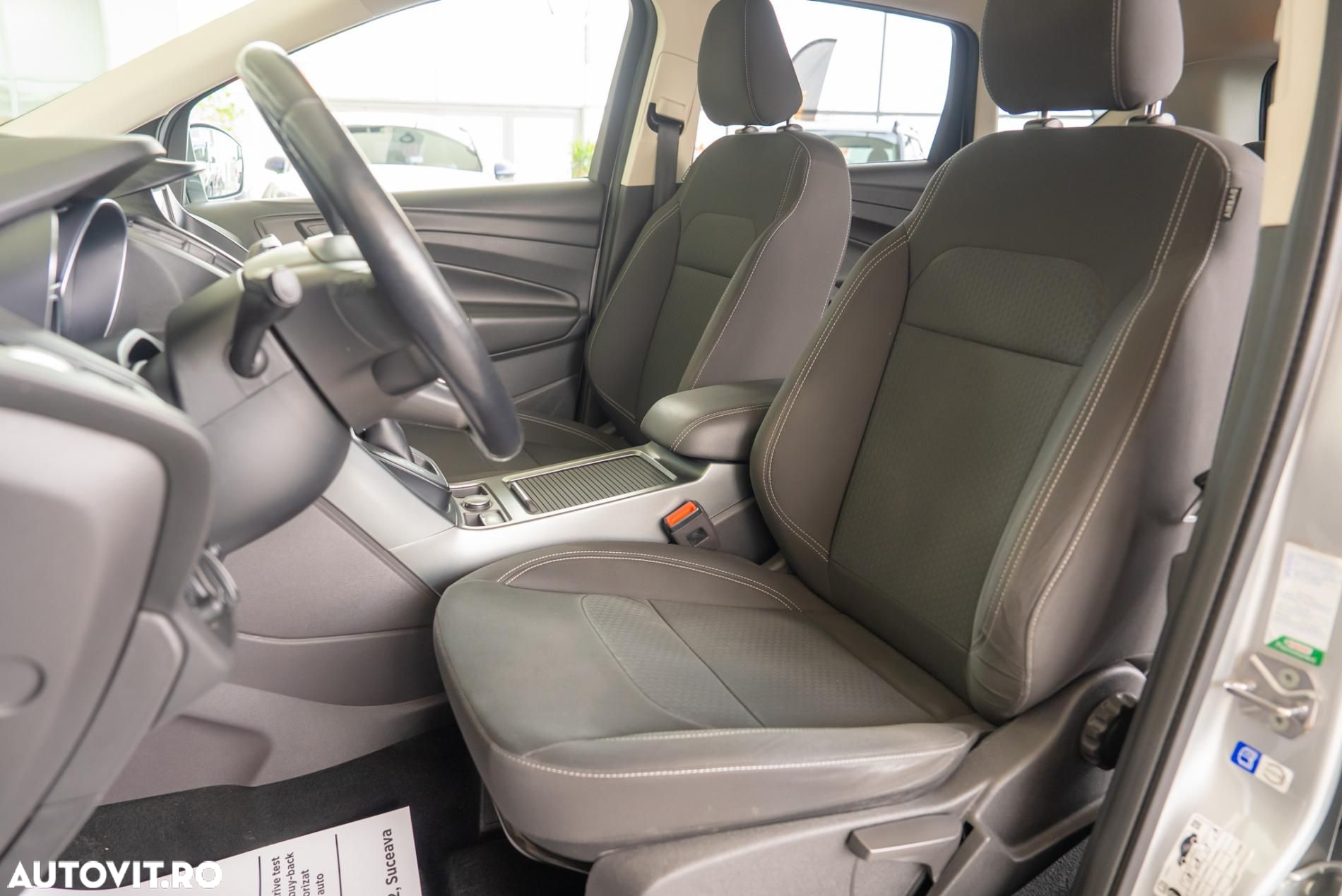 Ford Kuga 2.0 TDCi 2x4 Aut. Titanium - 9