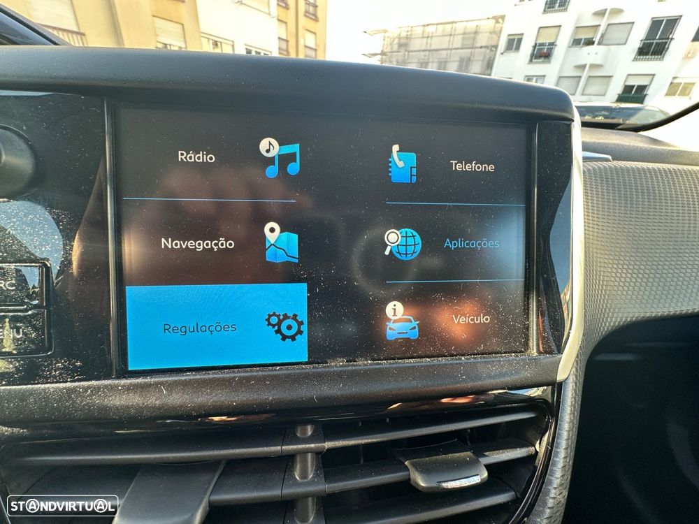 Peugeot 2008 1.2 PureTech Signature - 17