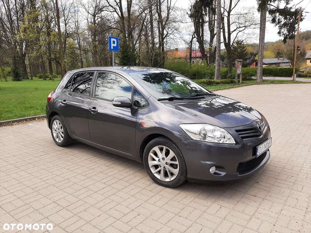 Toyota Auris 2.0 D-4D Travel - 2
