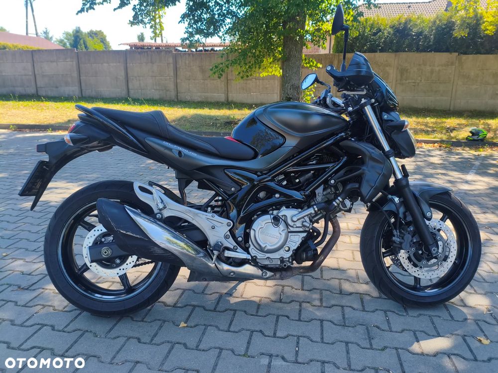 Suzuki Gladius - 8