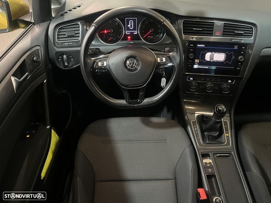 VW Golf 1.6 TDI Confortline - 22