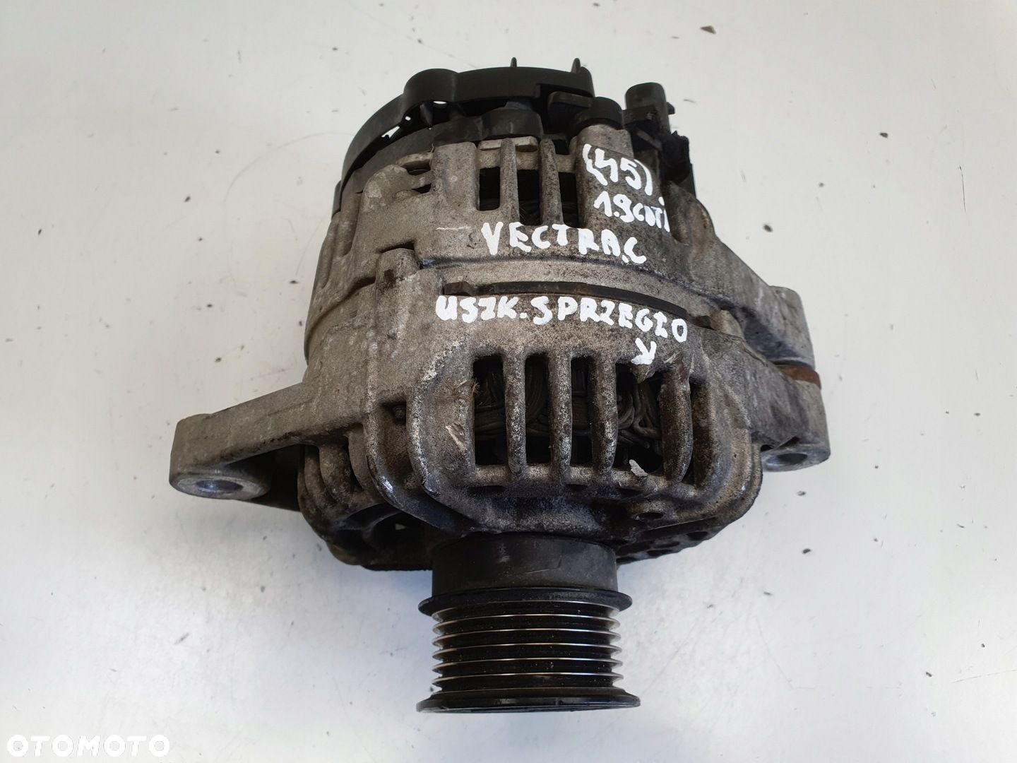 Opel Vectra C 1.9 CDTI ALTERNATOR bosch 0124325172 - 2