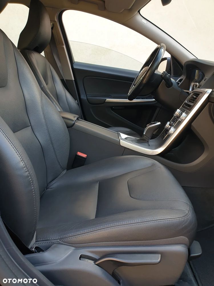 Volvo V60 D3 Geartronic Summum - 31