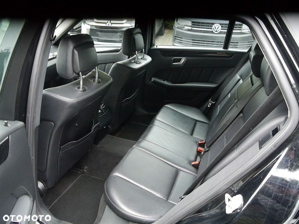 Mercedes-Benz Klasa E 220 BlueTEC 4Matic 7G-TRONIC Avantgarde - 32