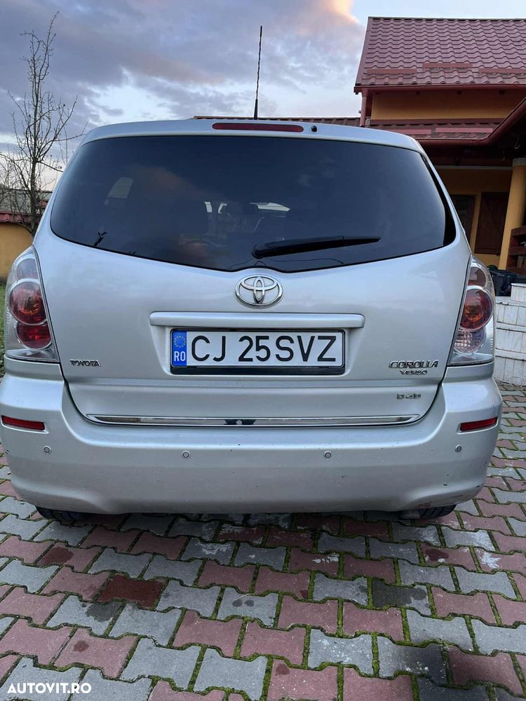 Toyota Corolla Verso 2.2 D-4D Sol Plus - 8