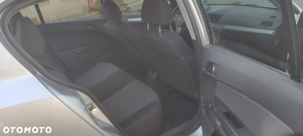 Opel Astra 1.6 Enjoy - 8