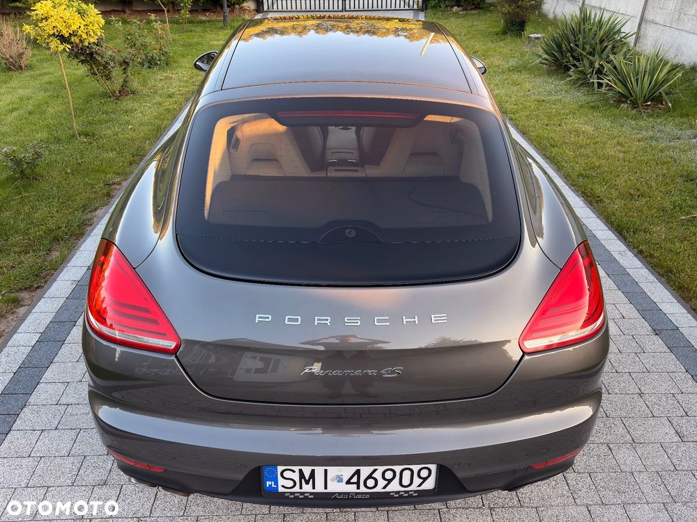 Porsche Panamera 4S Executive - 13