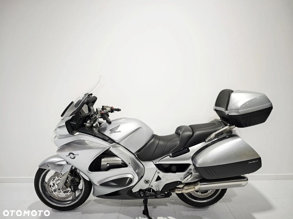 Honda ST - 6