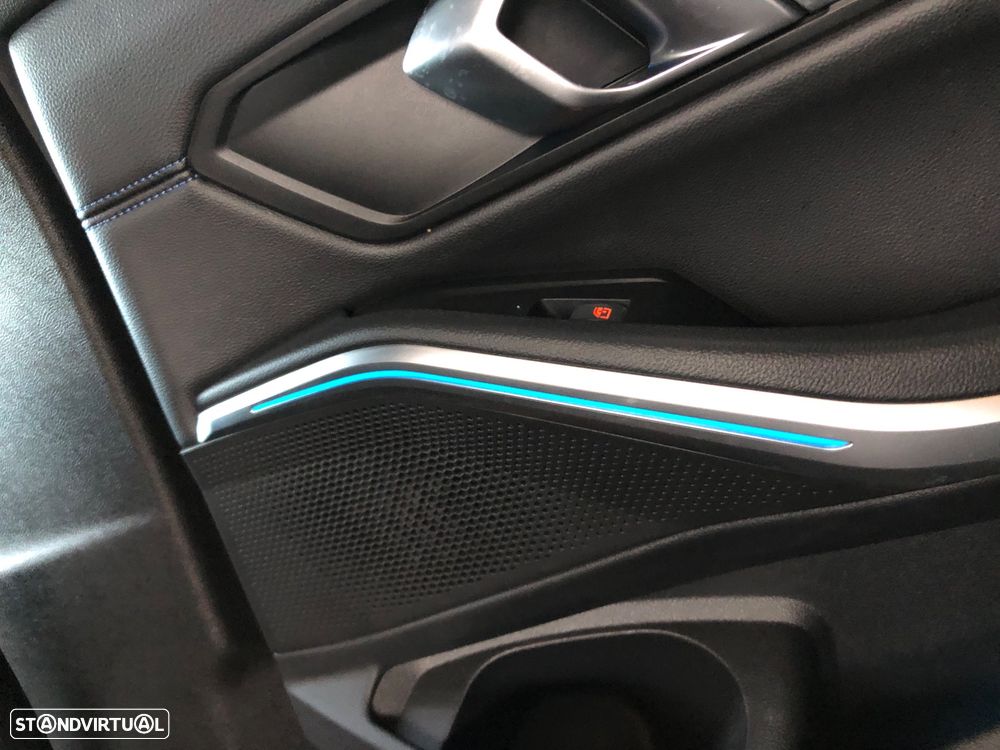 BMW 320 e Pack Desportivo M Auto - 36