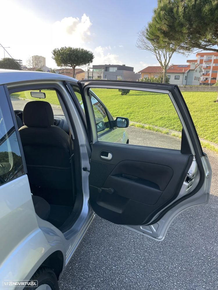 Ford Fiesta 1.25 Ghia - 11