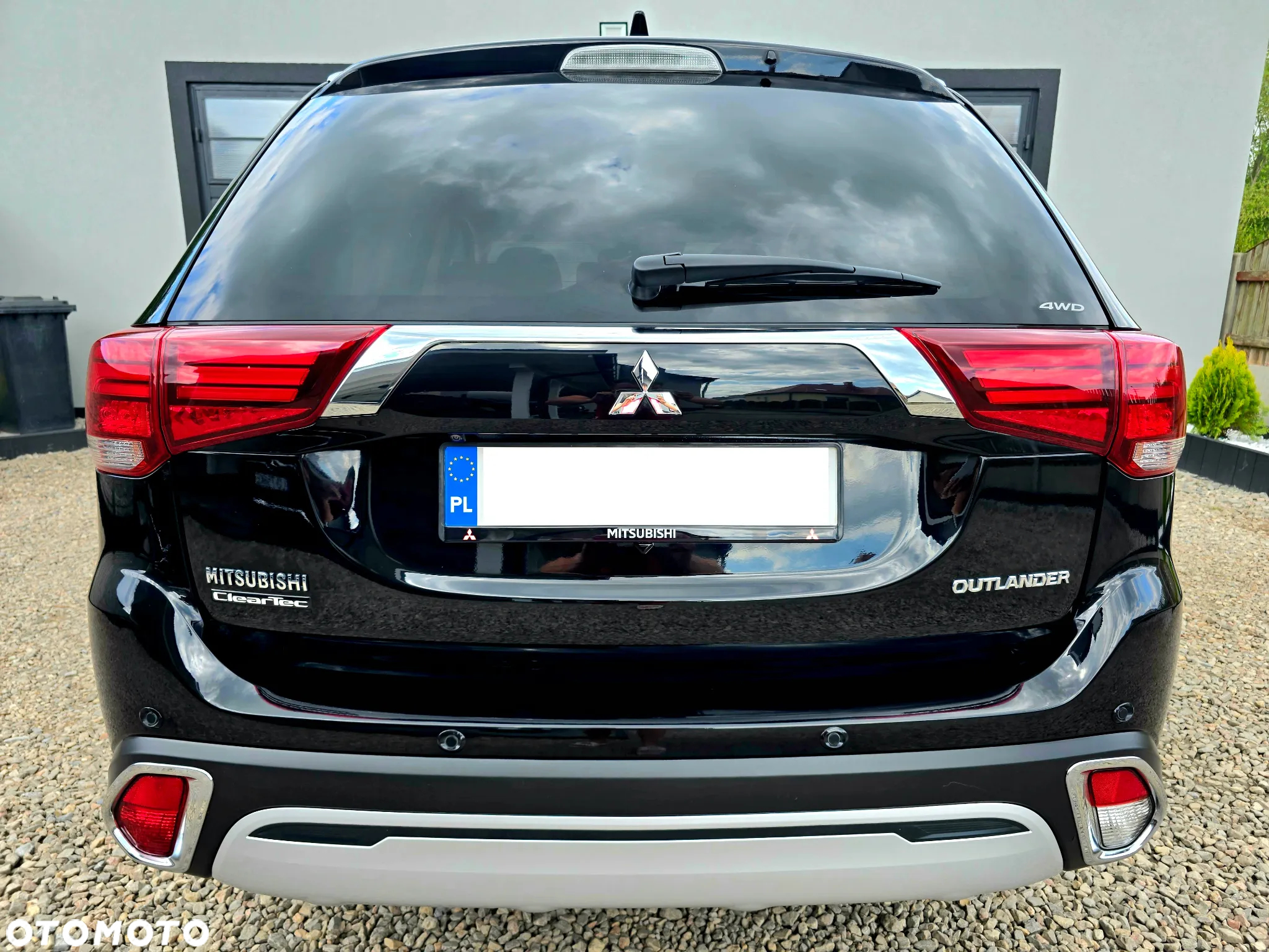 Mitsubishi Outlander 2.0 Instyle + 4WD CVT - 19