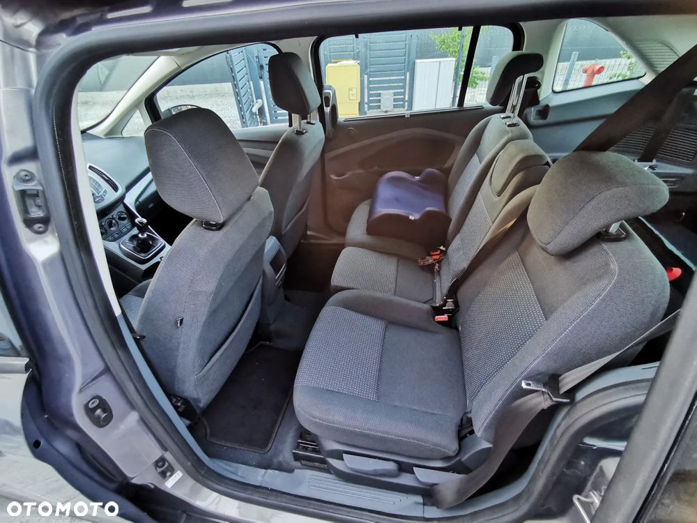 Ford Grand C-MAX - 36