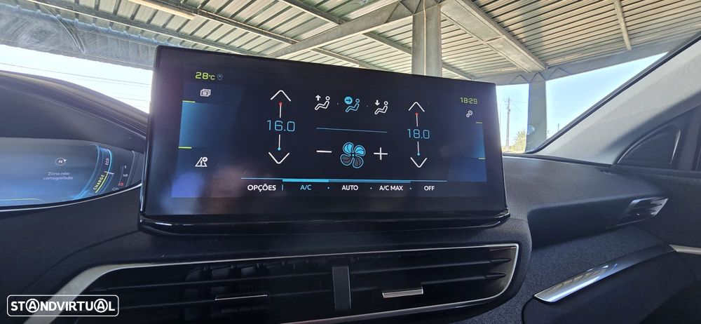 Peugeot 3008 1.6 Hybrid Allure Pack e-EAT8 - 31