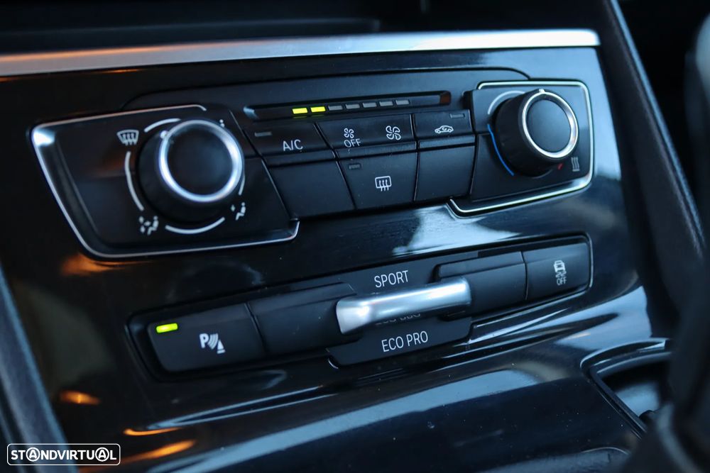 BMW 216 Active Tourer d Luxury Line - 22