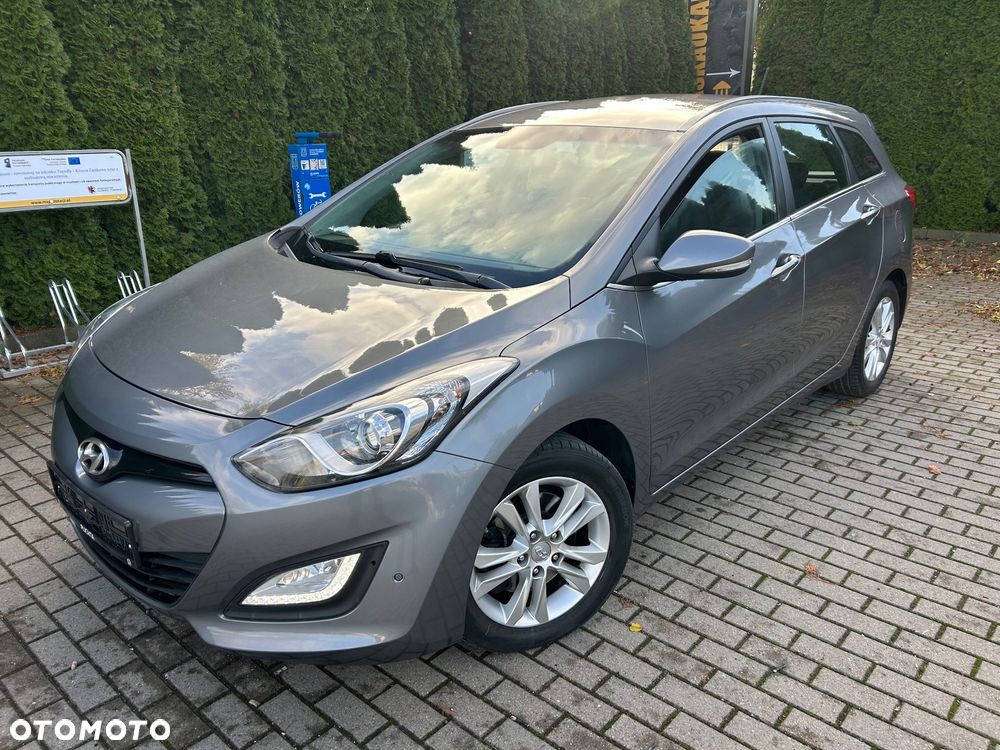 Hyundai i30 1.6 CRDi Fifa World Cup Edition - 1
